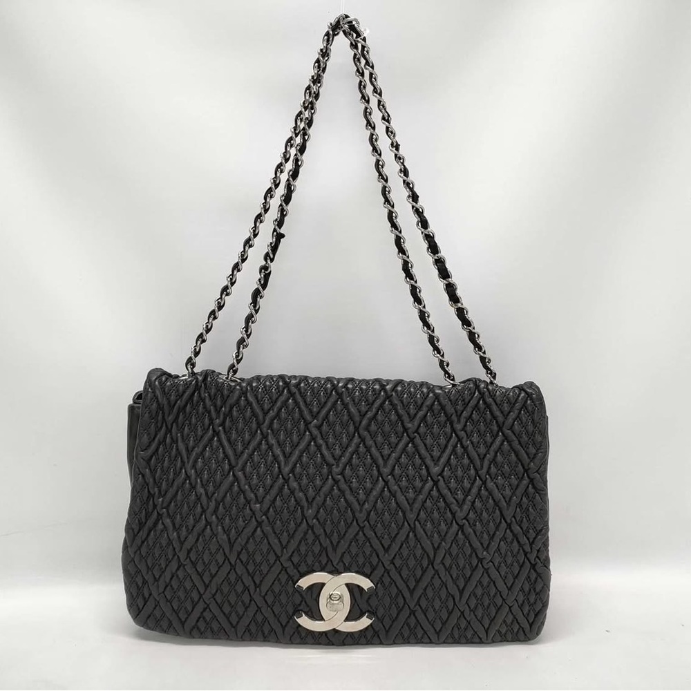 Chanel - Black Quilted Flap Diamond Stitch
c: Early 2000s - Picture 1 of 4